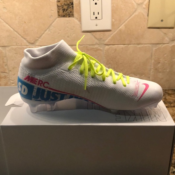 Nike cleats - Picture 2 of 2